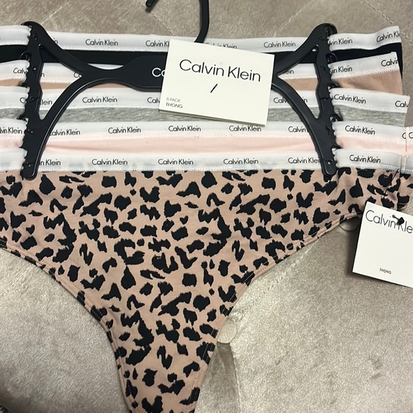 Calvin Klein 5 pack cotton panties with elastic waist band, thong, new - Picture 1 of 7